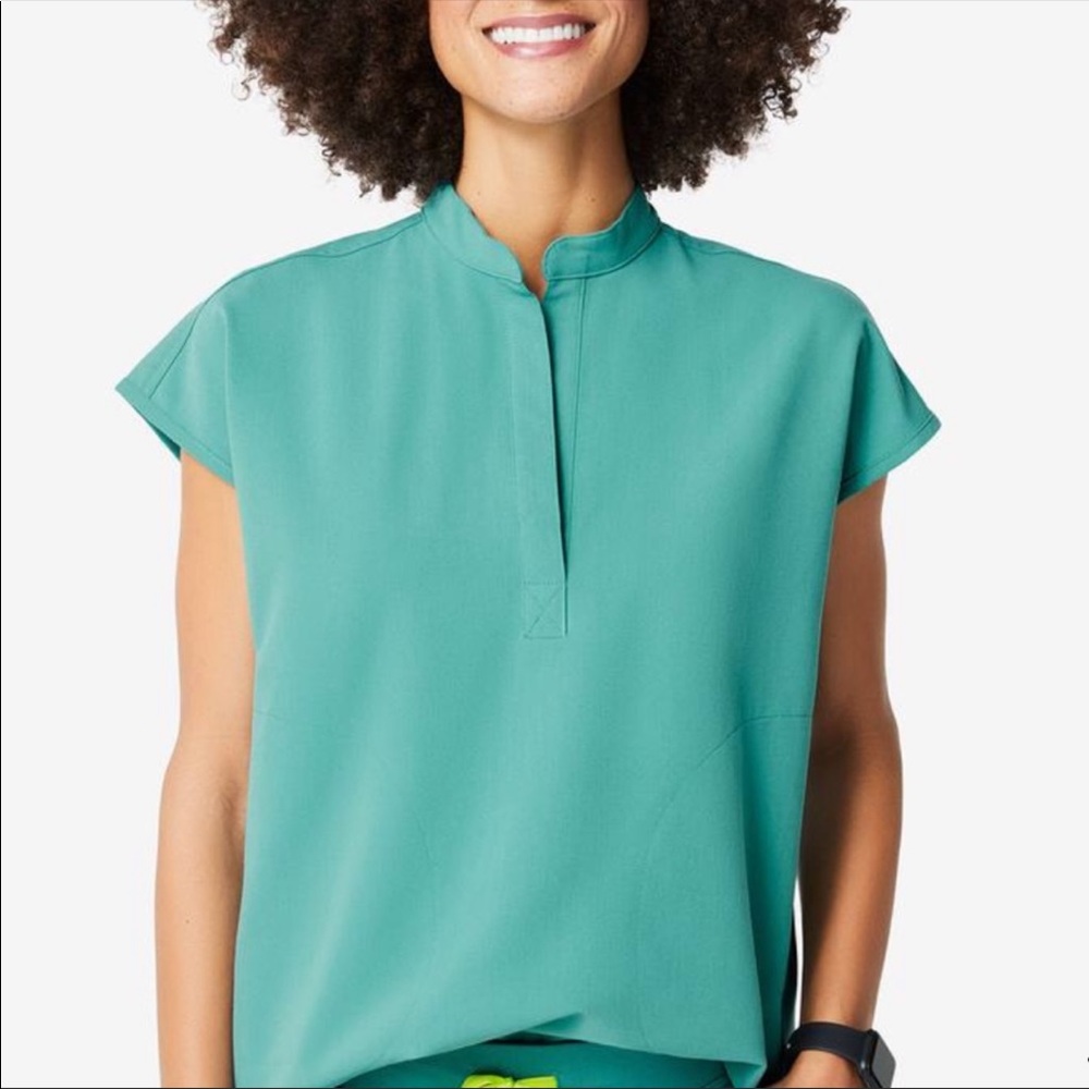 Figs scrubs MARINE top XXS (runs very large)